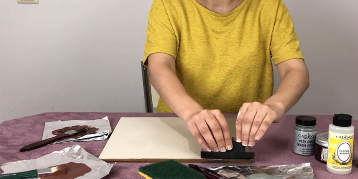 Budak tarağını yüzeyin en başına oturtarak aşağıya doğru tek bir hamlede çekin.
